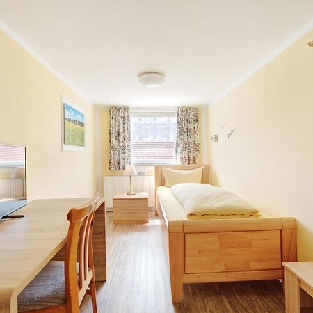 Hotel Garni "Zum Engel" Oberguenzburg Zewnętrze zdjęcie