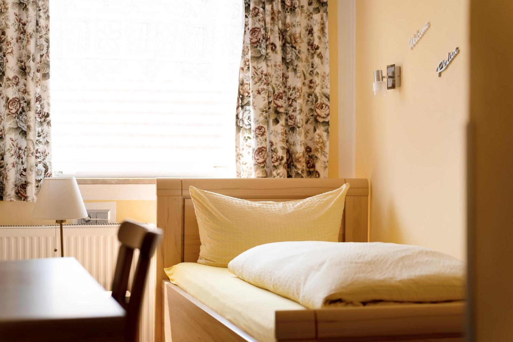 Hotel Garni "Zum Engel" Oberguenzburg Zewnętrze zdjęcie